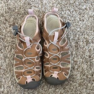 KEEN Whisper Sport Hiking Sandals - Toasted Coconut/ Peach Whip - women’s 7